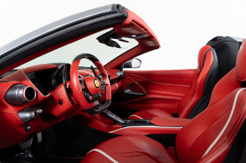 Used 2021 Ferrari 812 GTS image 4