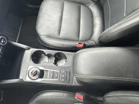 Used 2020 Ford Escape Titanium image 21