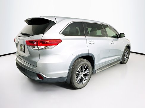 Used 2017 Toyota Highlander LE image 9