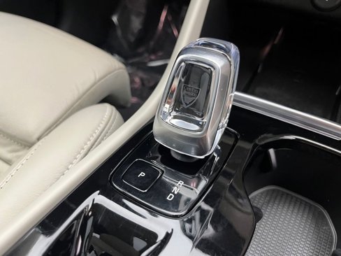 Used 2019 Porsche Macan image 44