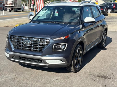 Used 2020 Hyundai Venue image 3