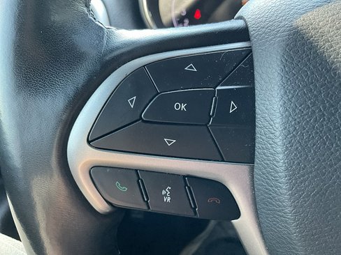 Used 2021 Jeep Grand Cherokee Laredo X image 46