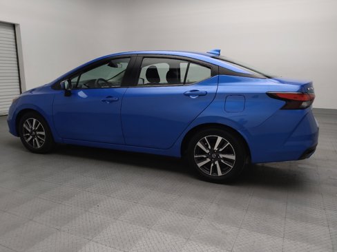 Used 2021 Nissan Versa SV image 3