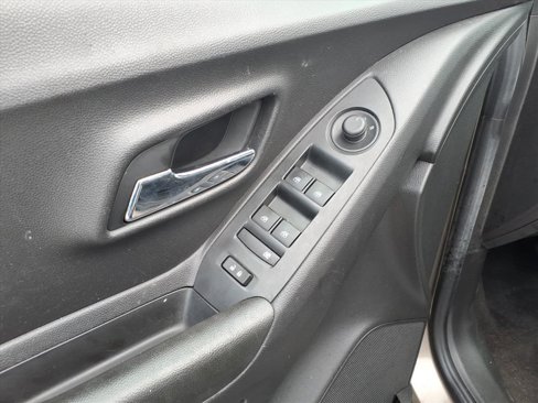 Used 2021 Chevrolet Trax LT image 11