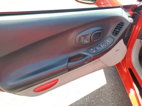 Used 2004 Chevrolet Corvette Coupe image 10