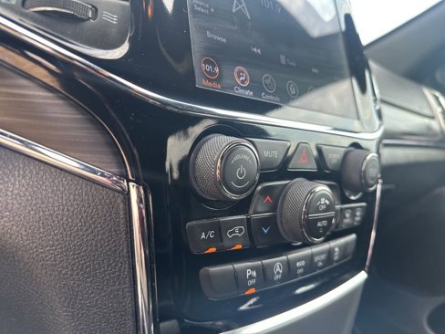 Used 2020 Jeep Grand Cherokee Limited image 20