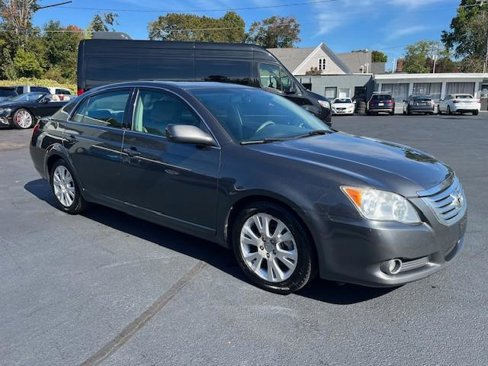 Used 2010 Toyota Avalon XLS image 1