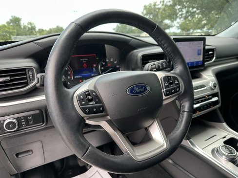 Used 2022 Ford Explorer XLT w/ Equipment Group 202A image 27