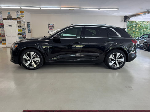 Used 2024 Audi Q8 e-tron Premium image 35