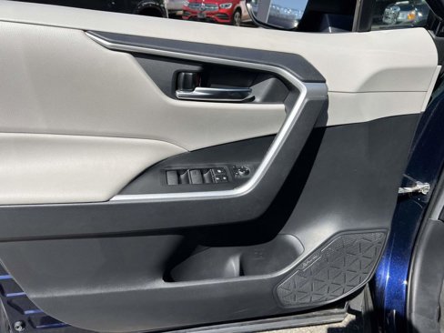 Used 2019 Toyota RAV4 XLE image 17