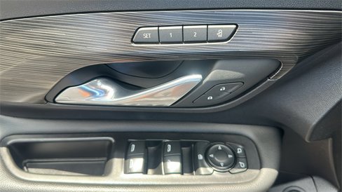 Used 2024 GMC Terrain SLT image 12