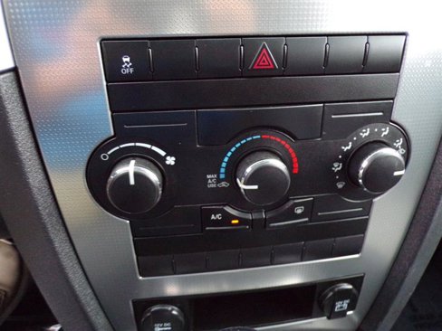 Used 2010 Jeep Grand Cherokee Laredo image 37