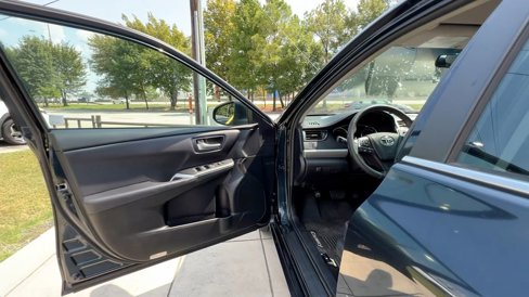 Used 2017 Toyota Camry image 36
