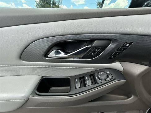 Used 2018 Chevrolet Traverse Premier w/ Driver Confidence II Package image 38