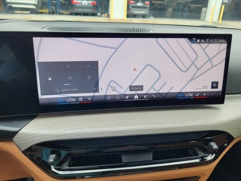 Used 2025 BMW 330i Sedan w/ M Sport Package image 9