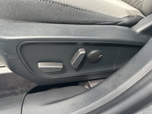 Used 2020 Ford Escape SE image 18
