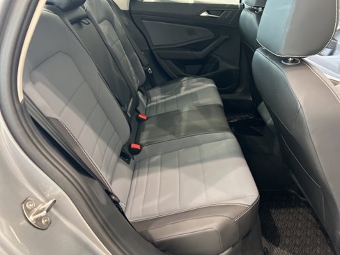 Used 2025 Volkswagen Jetta SE image 18