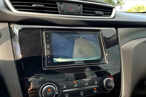 Used 2016 Nissan Rogue S w/ Appearance Package image 19