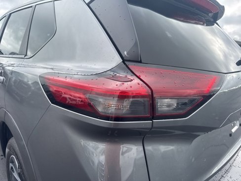Used 2024 Nissan Rogue SV image 24