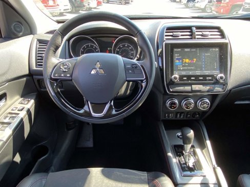 Used 2024 Mitsubishi Outlander Sport SE image 2