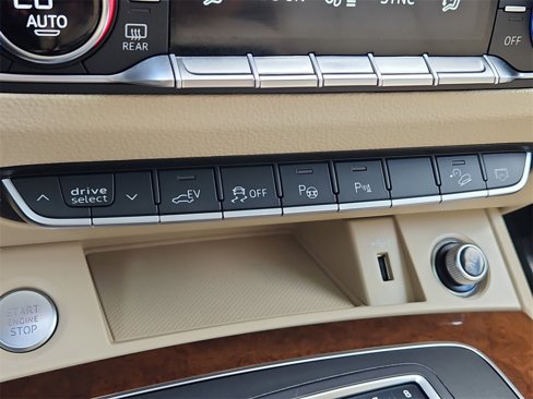 Used 2020 Audi Q5 e Prestige w/ Prestige Package image 19