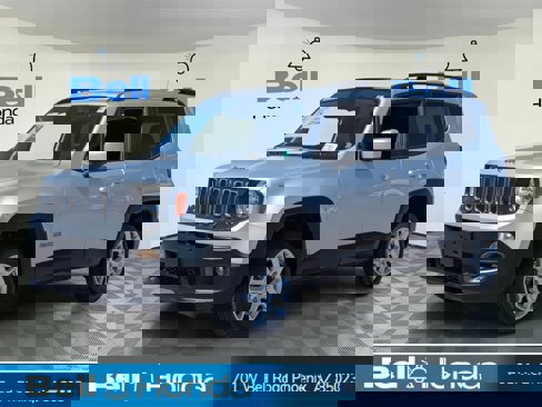 Used 2018 Jeep Renegade Latitude image 1