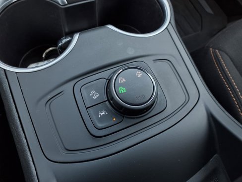 Used 2021 GMC Terrain SLE w/ Elevation Edition image 12