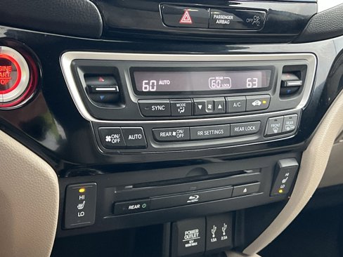 Used 2016 Honda Pilot Touring image 21