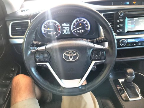 Used 2015 Toyota Highlander LE image 19