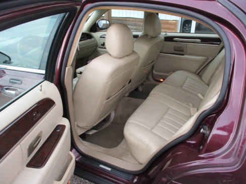 Used 2006 Lincoln Town Car Signature image 18