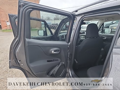 Used 2020 Jeep Renegade Latitude w/ Cold Weather Group image 16