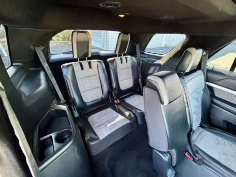 Used 2017 Ford Explorer XLT w/ XLT Technology Feature Bundle image 14