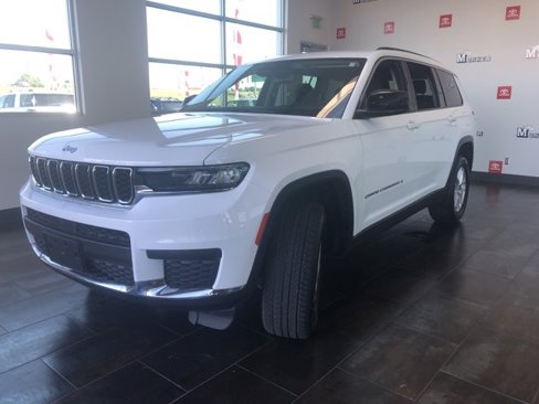Used 2023 Jeep Grand Cherokee L Laredo image 2