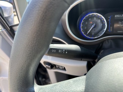 Used 2017 Chrysler Pacifica Touring image 25
