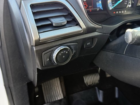 Used 2018 Ford Fusion SE w/ Fusion SE Technology Package image 14