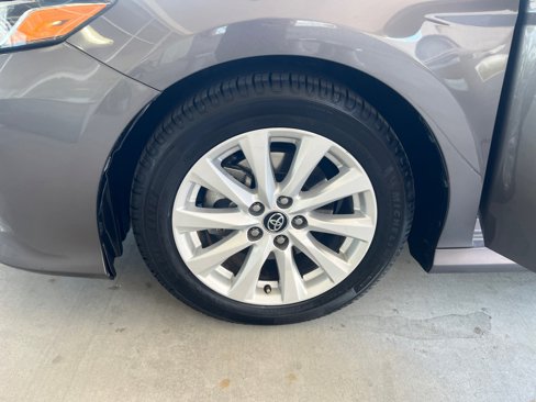 Used 2020 Toyota Camry LE image 26