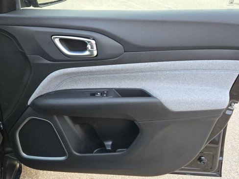 New 2025 Jeep Compass Sport image 5