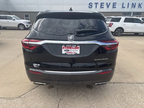 Used 2019 Buick Enclave Essence w/ LPO, Luxury Package image 7