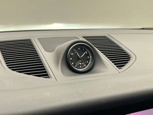 Certified 2024 Porsche Macan image 22
