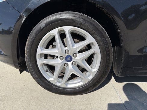 Used 2015 Ford Fusion SE image 34