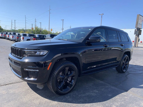 Used 2023 Jeep Grand Cherokee L Limited w/ Black Appearance Package image 5
