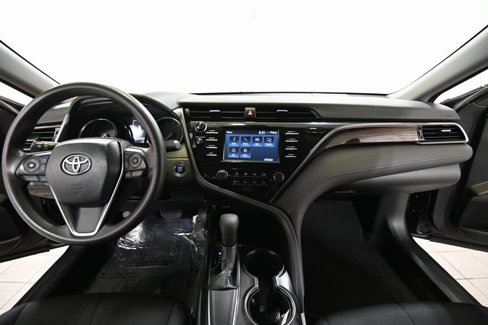 Used 2019 Toyota Camry LE image 2