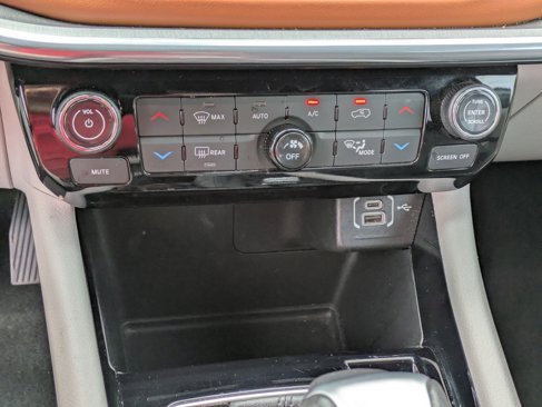Used 2023 Jeep Compass Limited image 22