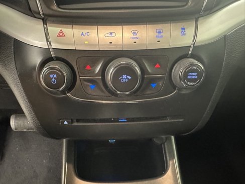 Used 2020 Dodge Journey SE w/ SE Popular Equipment Group image 23