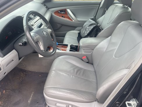 Used 2010 Toyota Camry XLE image 11