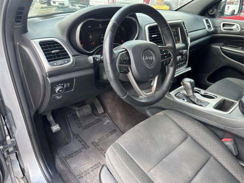 Used 2019 Jeep Grand Cherokee Laredo image 32