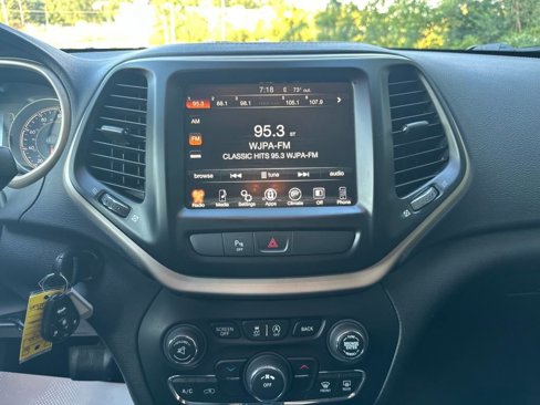 Used 2017 Jeep Cherokee Latitude w/ Safety/Convenience Group image 19