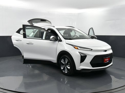Used 2022 Chevrolet Bolt EUV LT w/ Convenience Package image 36