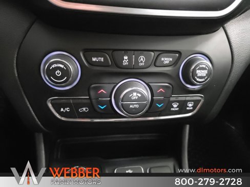 Used 2019 Jeep Cherokee Trailhawk w/ Cold Weather Group image 22