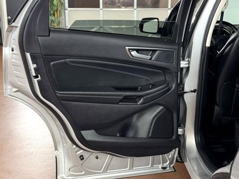 Used 2019 Ford Edge Titanium image 30